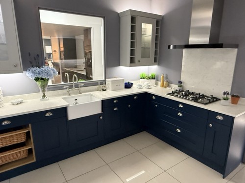 Display blue shaker kitchen - ex,